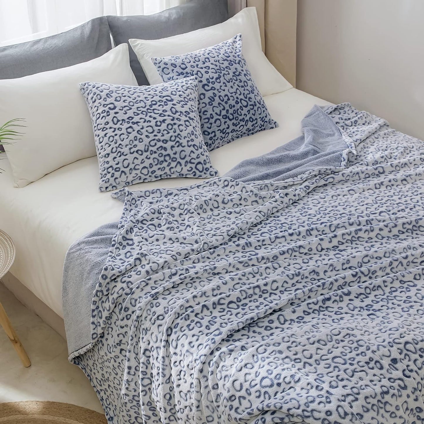 Flannel Fleece Throw Blanket, Lightweight Cozy Plush Microfiber Bedspreads for Adults,60"X80",Blue Leopard