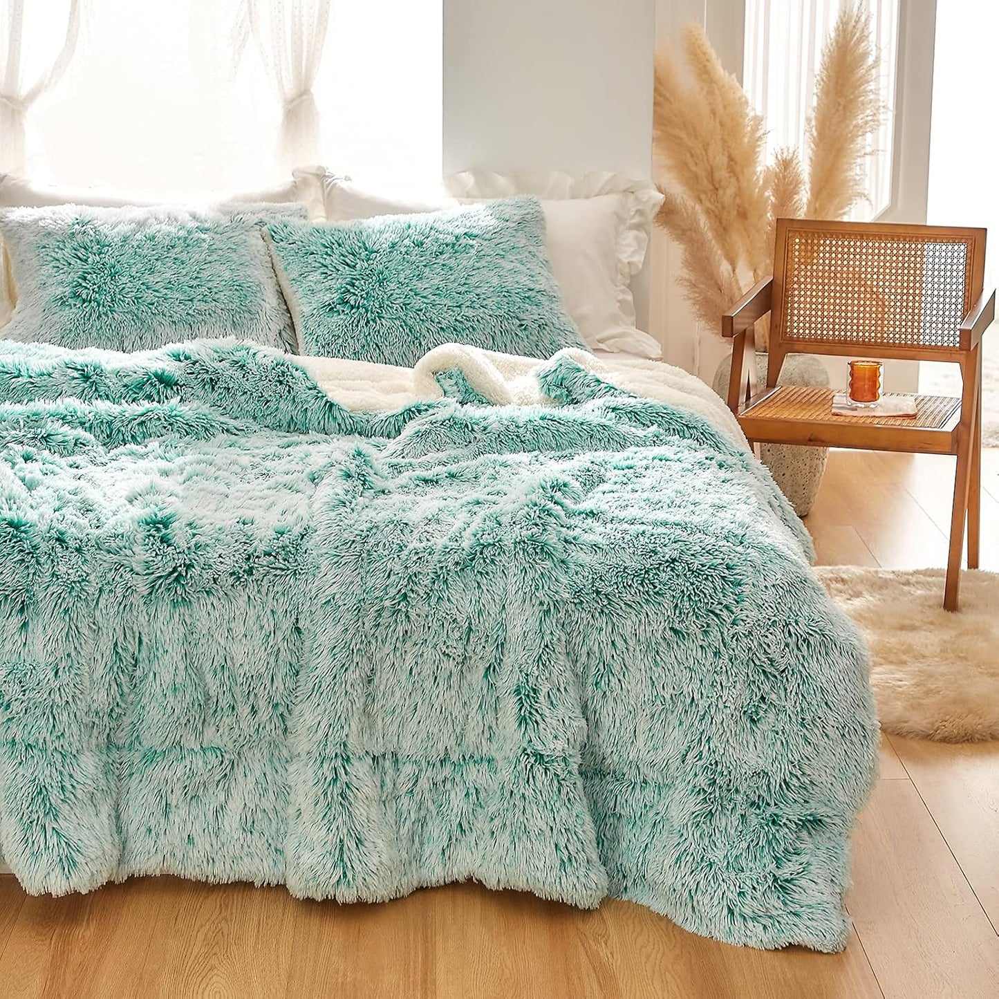 3-Piece Plush Shaggy Comforter Set, King Size Luxury Faux Fur Sherpa Reversible Bedding Comforter Set, Ultra Cozy Warm Fluffy Bedding Set for Winter (Aqua Green N White, 100X88 Inches)